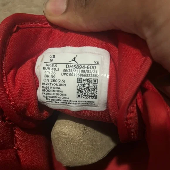 Jordan Red Sneakers High-Top Patent Leather - Picture 4 of 17